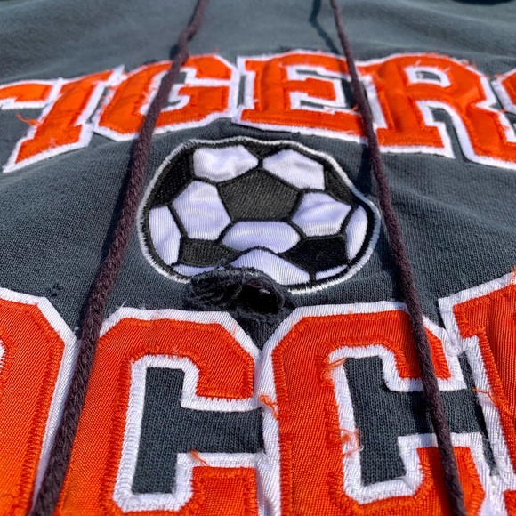 💛 Vintage 90s Lettermen Sports Tigers Soccer Black Hoodie Size Large Thrashed - Picture 5 of 10